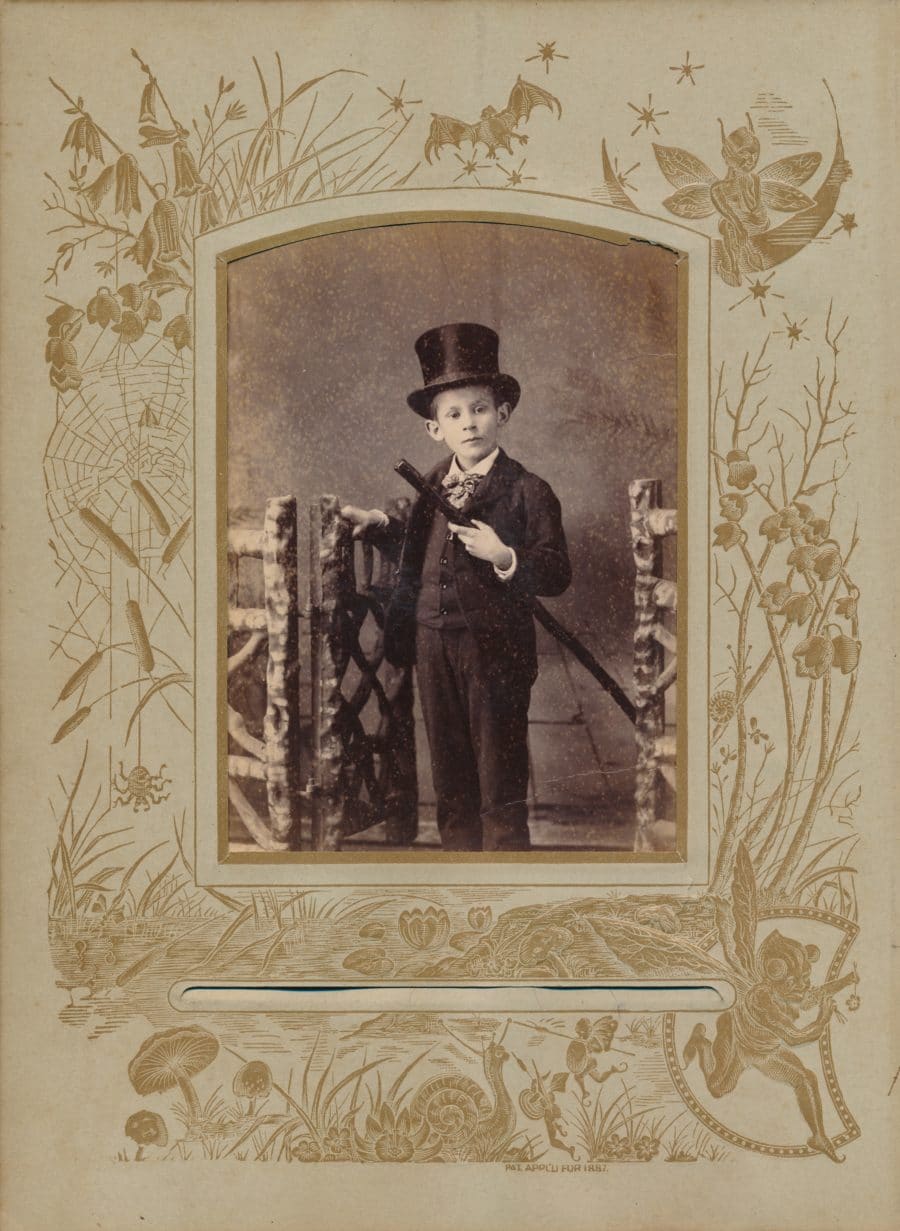 Everyday history makers through photo scanning